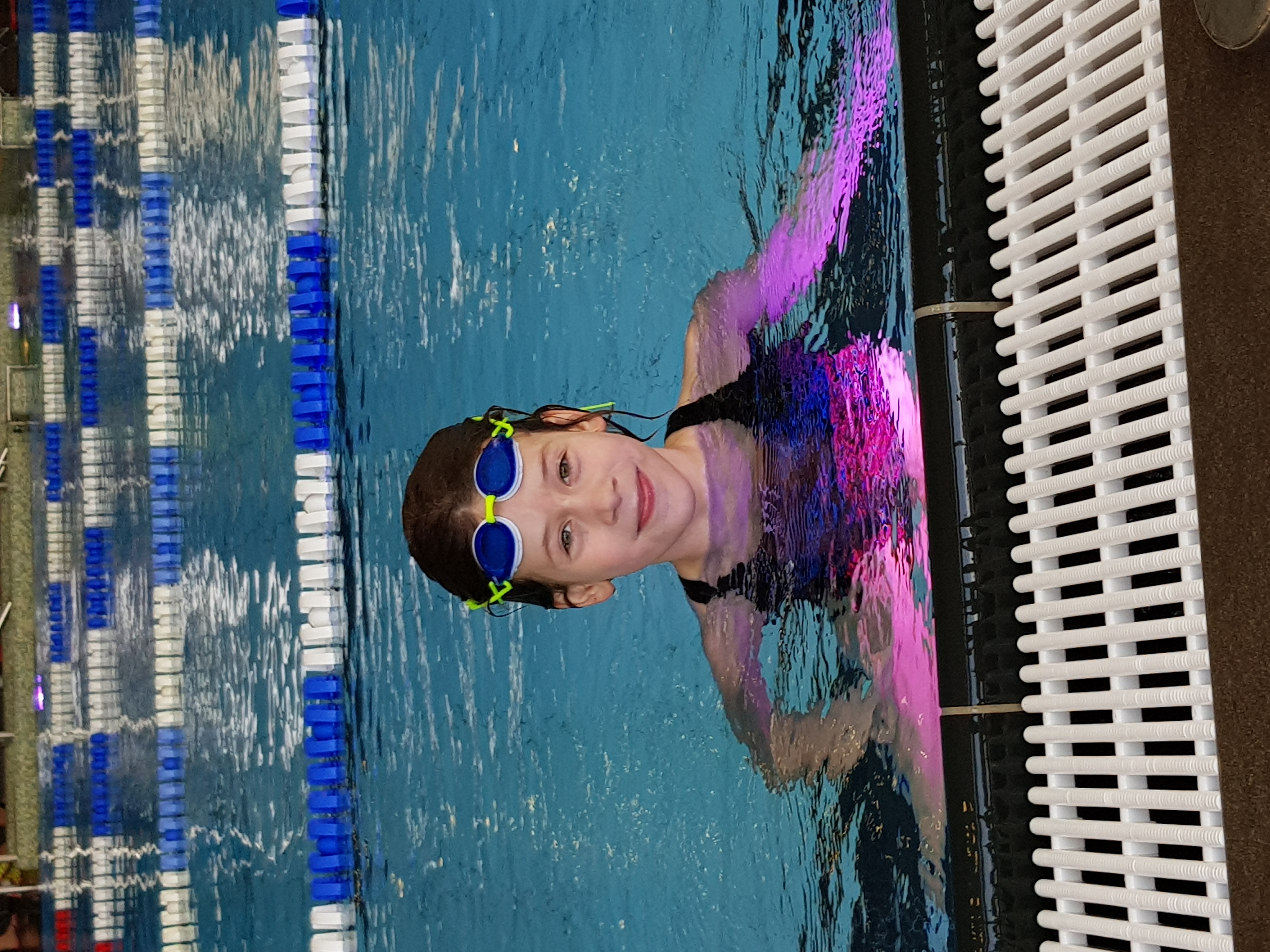 Kaja bei der Schwimm- Bezirksmeisterschaft