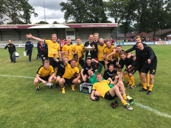 Platz 1 für unsere Erste beim 21. Emsland-Cup des FC 27 Schapen
