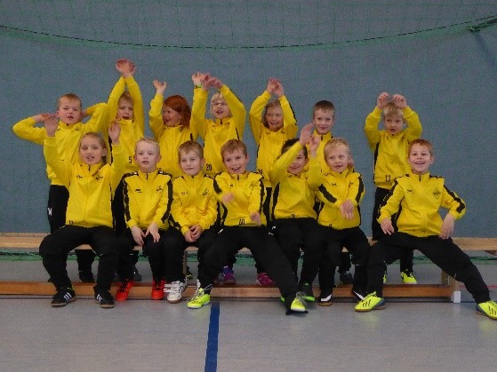 G1-Jugend der SG Freren mit neuen Trainingsanzügen